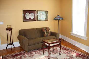 The Harbourfront Inn Saint Catharines Екстер'єр фото